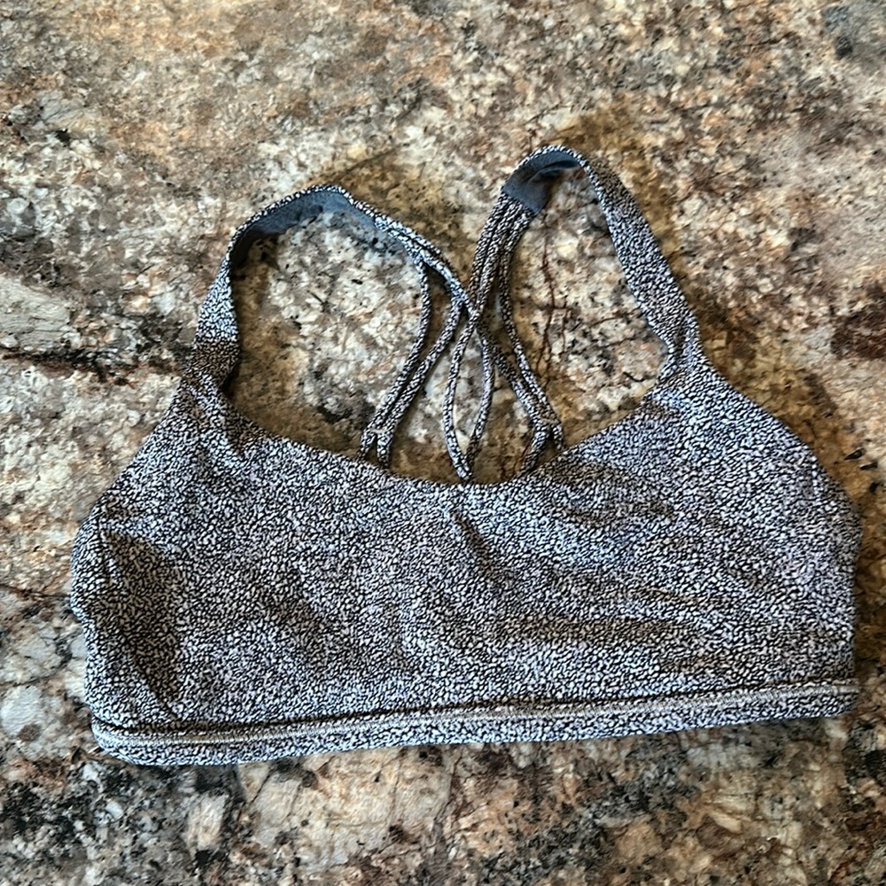 Lululemon Free to be zen Bra